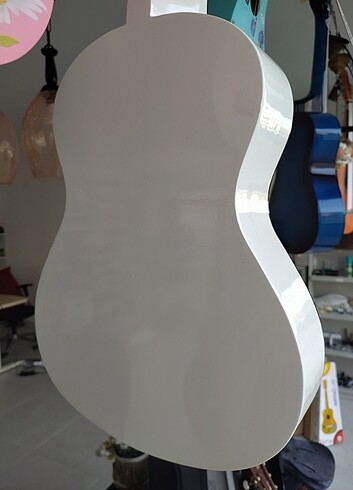 Kalsik Gitar Manuel Raymond