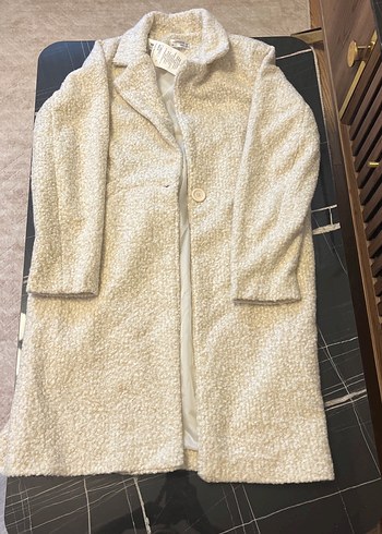 KadınBeyaz Kapüşonlu Street Wear Kaban