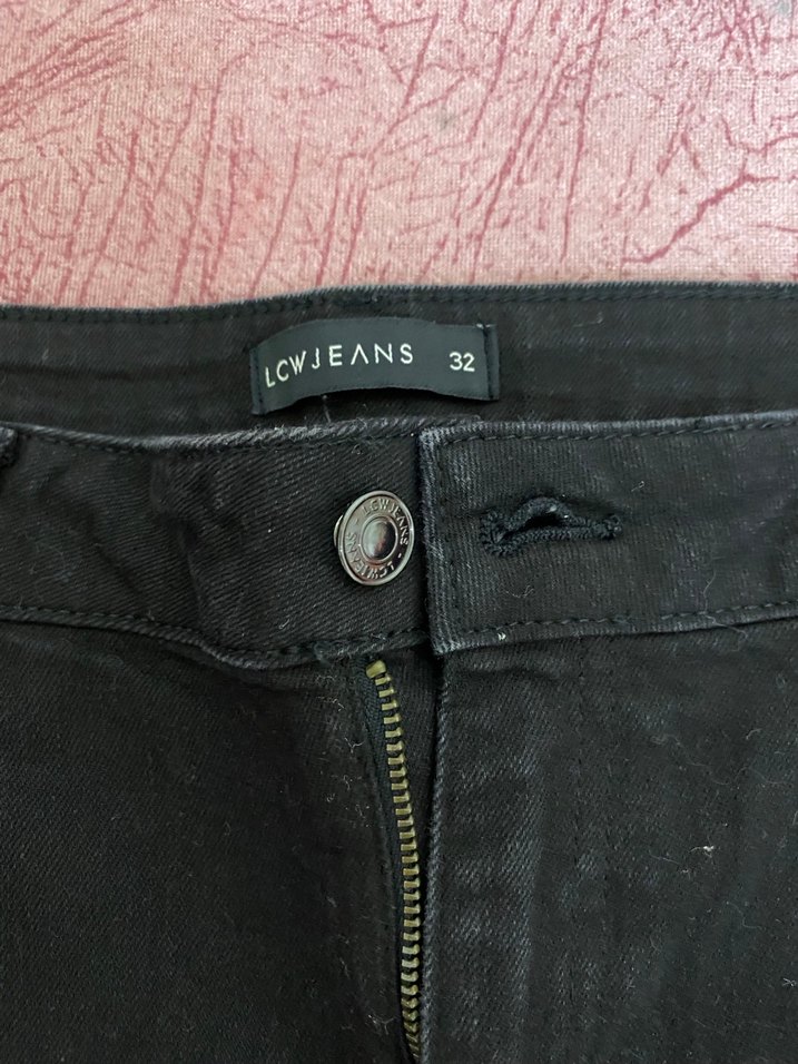 Düğmeli Siyah Mini Kadın Denim Şort - Görsel 2