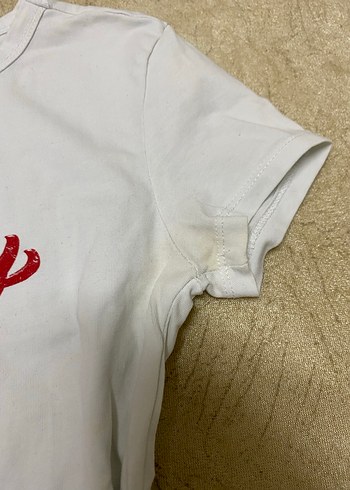 Kırmızı Baskılı Kadın Kısa Kollu Tişört - Görsel 3