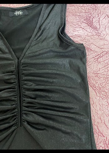 Siyah V Yaka Pilili Kadın Atlet - Görsel 3