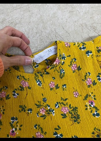 Sarı Çiçekli Uzun Kollu Fırfırlı Kız Elbisesi - Görsel 3