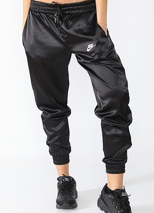 xl Beden Nike saten darpaça bayan esofman