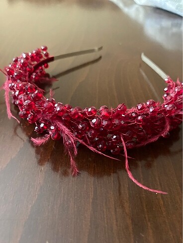 Bordo renk taşlı tüylü kına tacı - Görsel 3