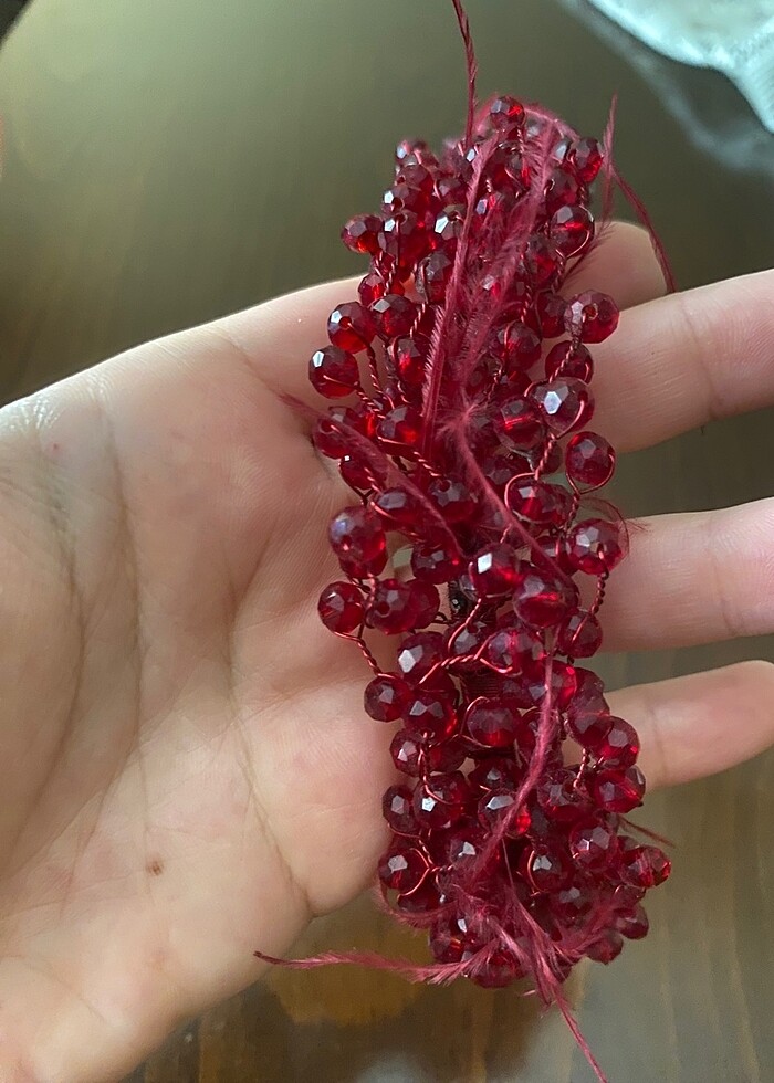 Bordo renk taşlı tüylü kına tacı - Görsel 2