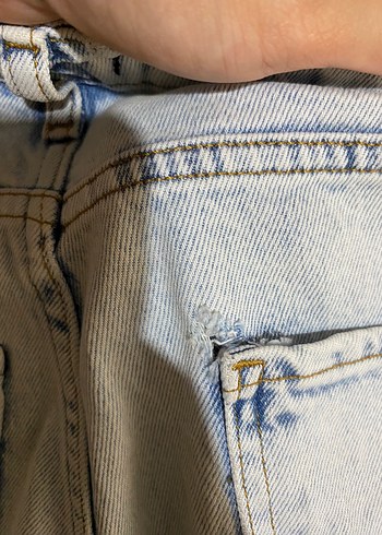 Düğmeli Paçaları Kesik Detaylı Açık Renk Kadın Jean - Görsel 5