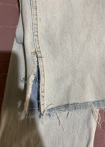 Düğmeli Paçaları Kesik Detaylı Açık Renk Kadın Jean - Görsel 3