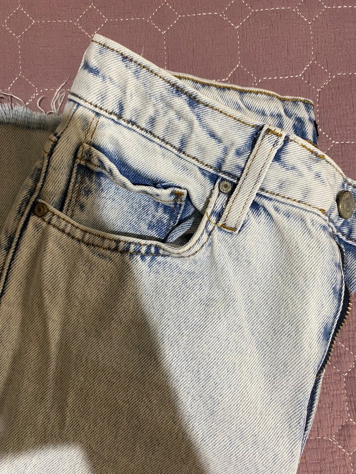 Düğmeli Paçaları Kesik Detaylı Açık Renk Kadın Jean - Görsel 4