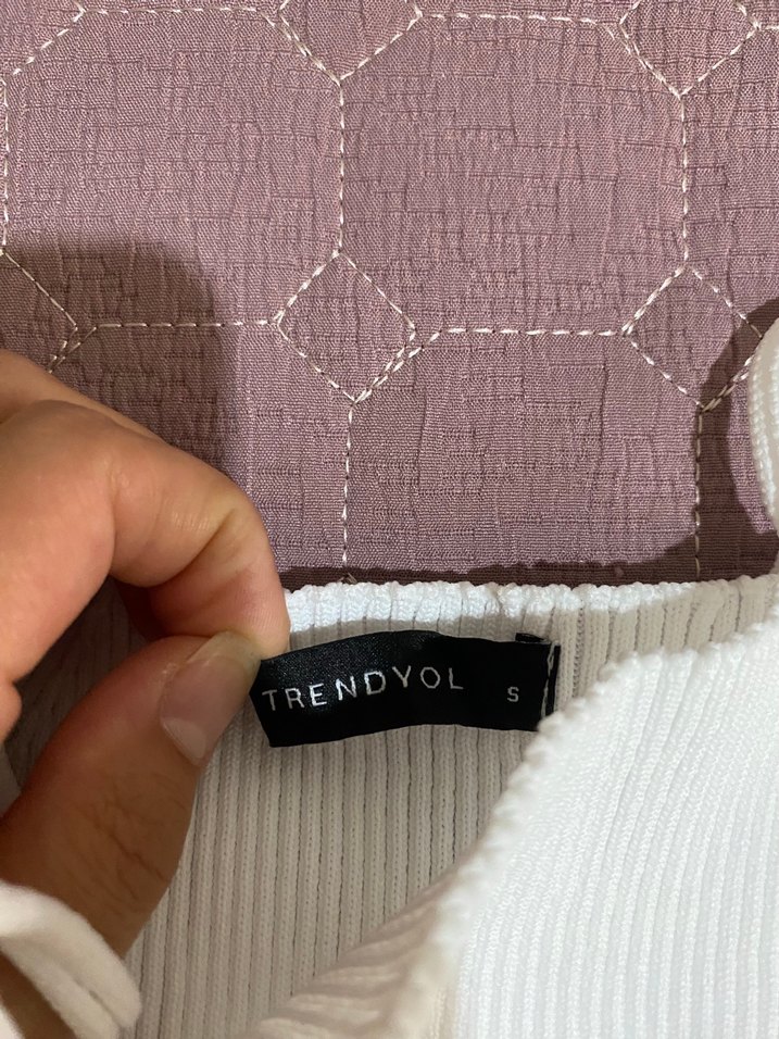 Beyaz Örgü Halter Yaka Crop Top - Görsel 3