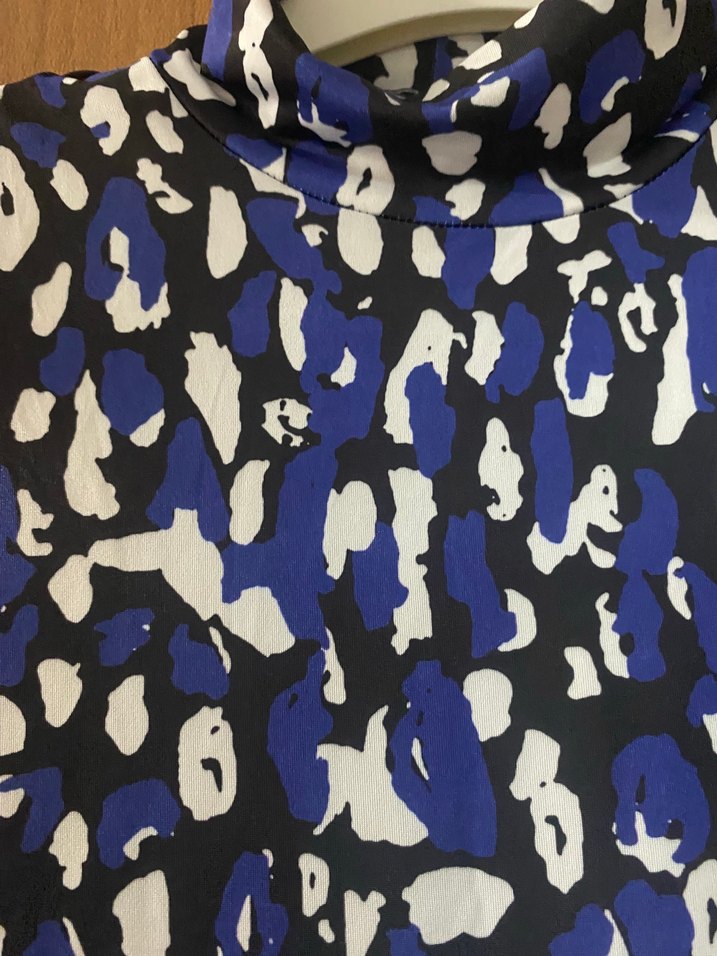 Yüksek Yakalı Kısa Kollu Çıtçıtlı Bluz - Görsel 2