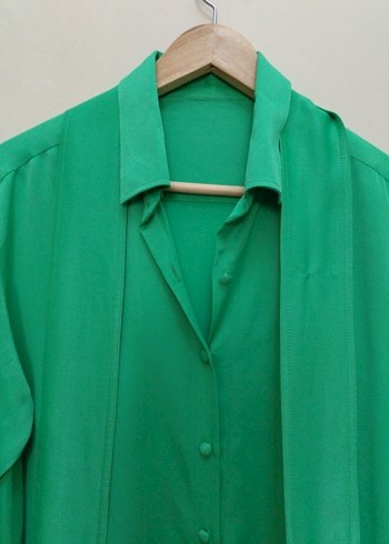 Yeşil Uzun Kollu Düğmeli Kadın Saten Gömlek - Görsel 3