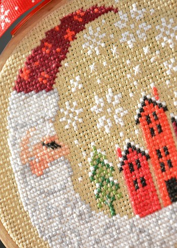 Renkli Nakışlı Yeni Yıl Süsü - Görsel 2