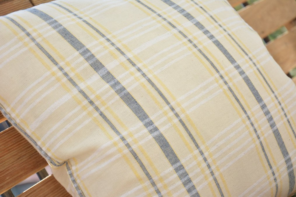 Sarı Gri Çizgili Kırlent Kılıfı - Görsel 2