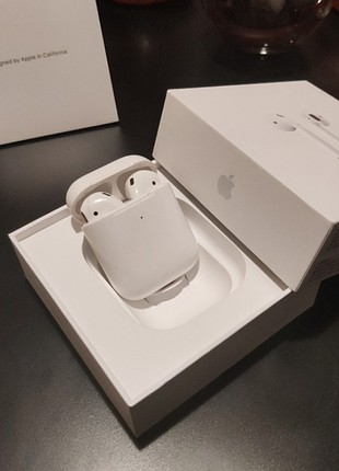 iPhone AirPods