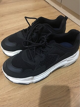 siyah sneaker