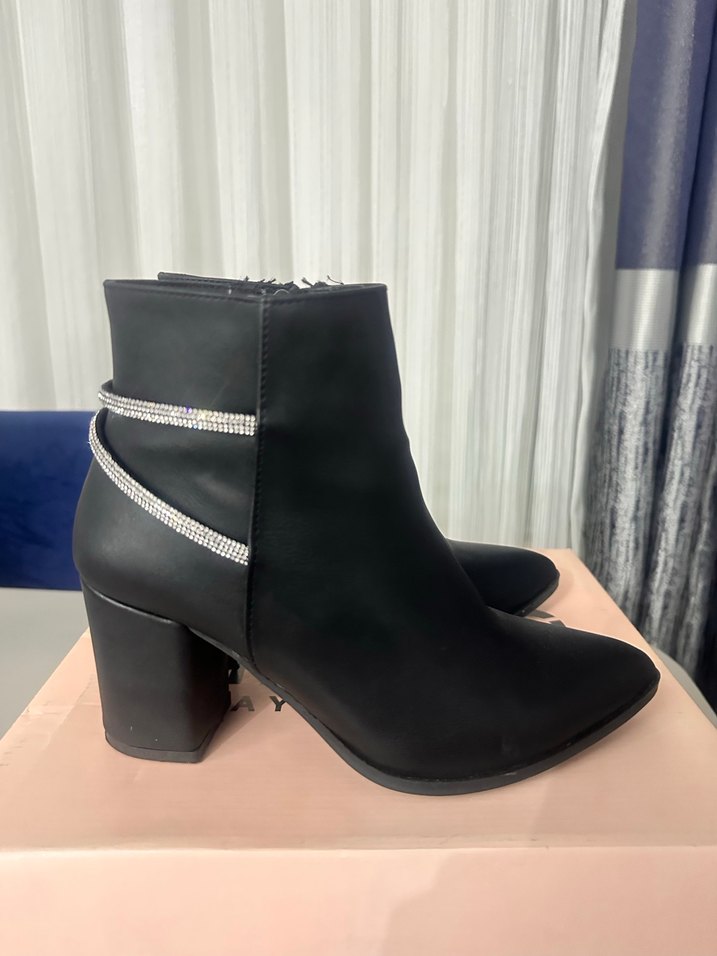Siyah Deri Topuklu Kadın Bot - Görsel 2