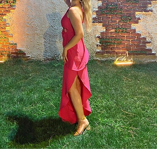 Pencere detaylı asimetrik abiye elbise - Görsel 3