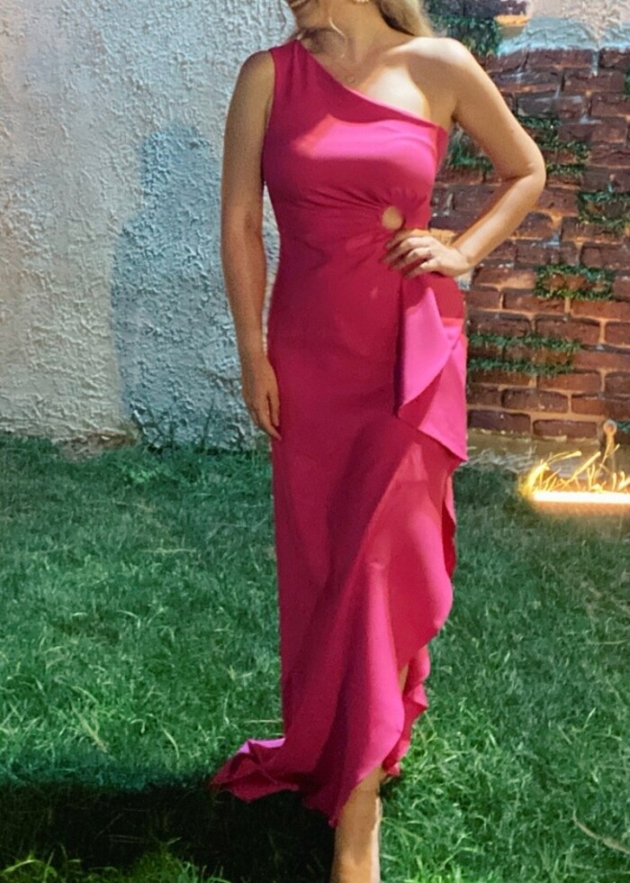 Pencere detaylı asimetrik abiye elbise - Görsel 4