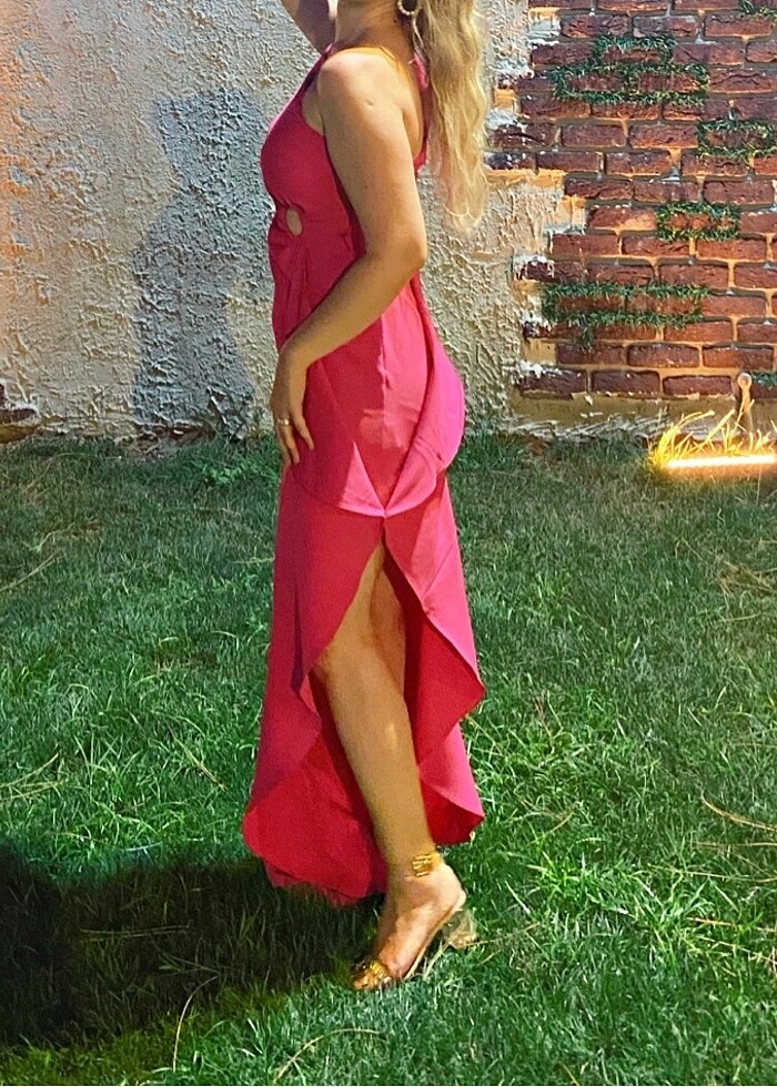 Pencere detaylı asimetrik abiye elbise - Görsel 3