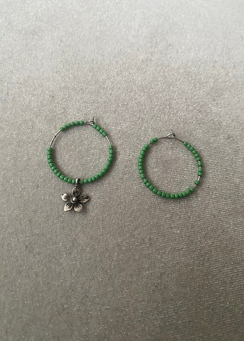 Yeşil Boncuklu Mini Halka Küpeler - Görsel 2