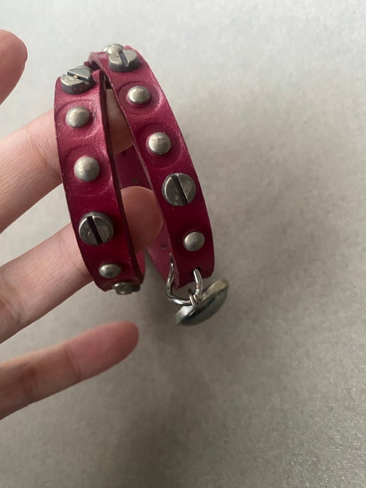 Kırmızı Perçinli Kayışlı Punk Bileklik - Görsel 2