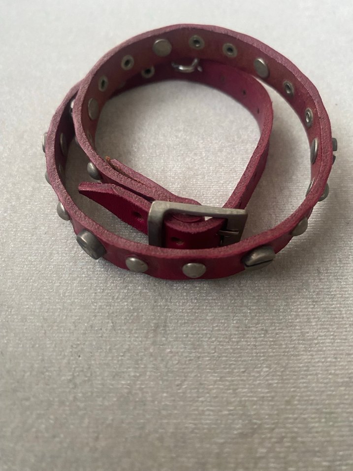 Kırmızı Perçinli Kayışlı Punk Bileklik - Görsel 3