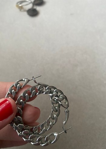 Gri Zincir Detaylı Midi Kadın Küpeler - Görsel 3