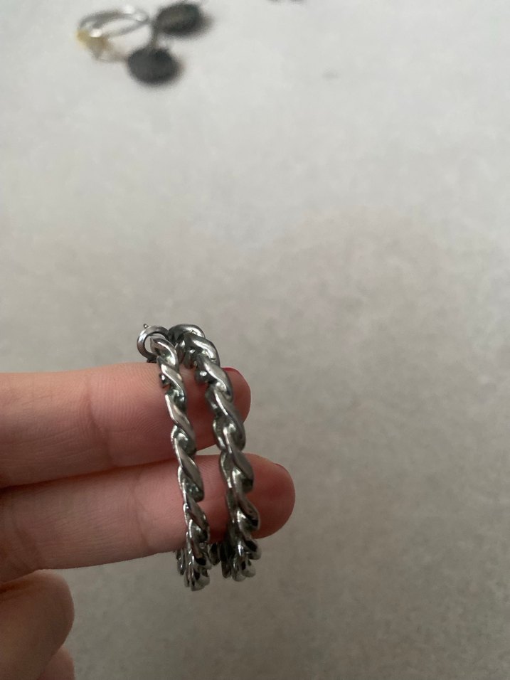 Gri Zincir Detaylı Midi Kadın Küpeler - Görsel 2