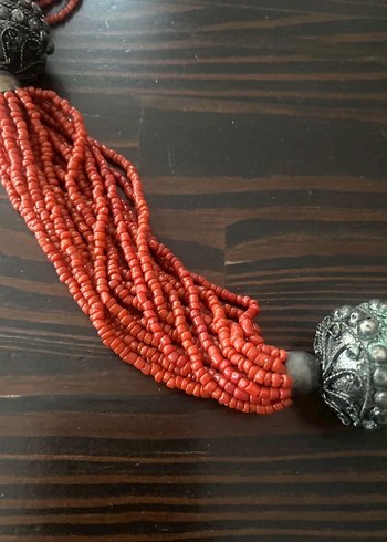Uzun Kırmızı Boncuklu Bohem Kolye - Görsel 3