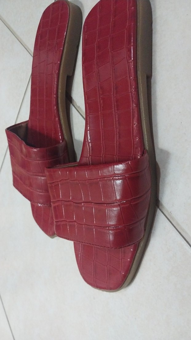 Kırmızı Parlak Yılan Desenli Kadın Terlik - Görsel 2