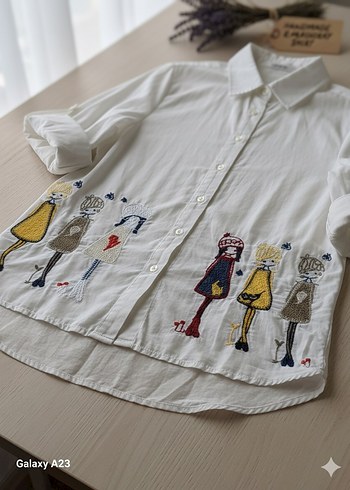 Nakışlı Düğmeli Beyaz Kadın Gömlek - Görsel 2