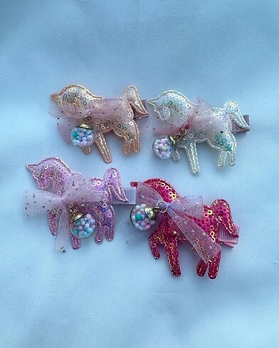 Zara Pullu Unicorn içi boncuk fanuslu pens toka