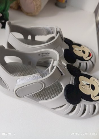 24 Beden Mickey Baskılı Beyaz Erkek Çocuk Sandalet