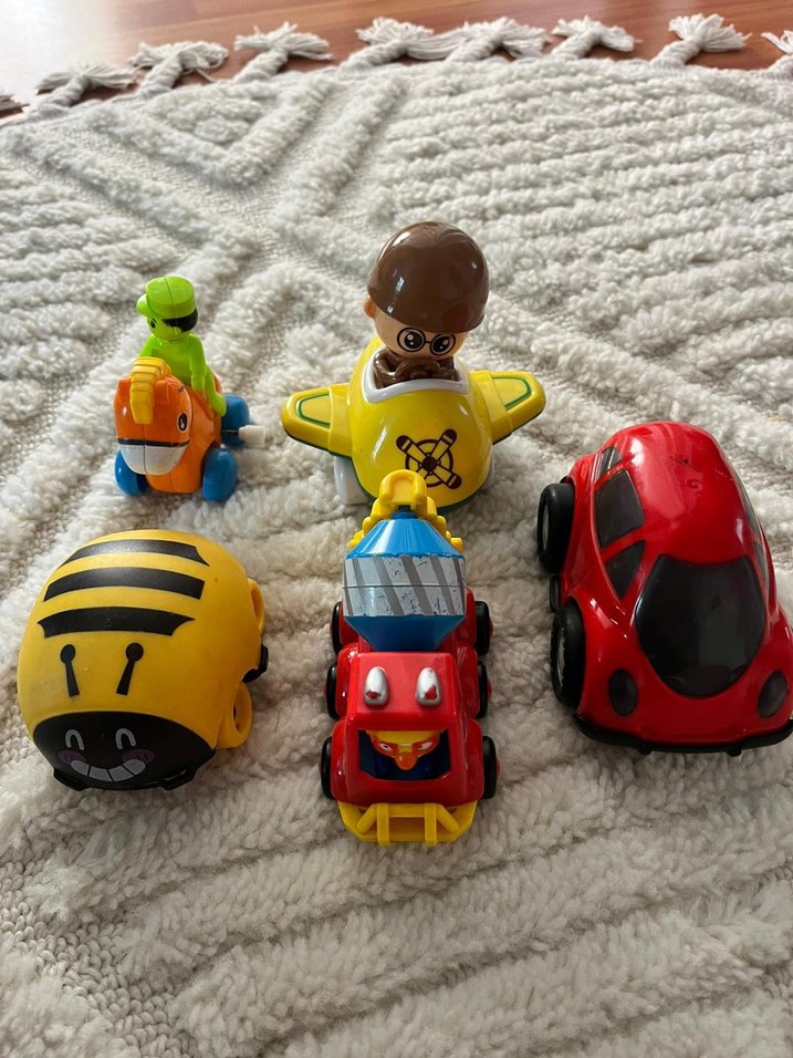 Renkli Oyuncak Arabalar Seti - Görsel 4