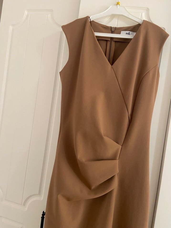 Bej Drapeli Uzun Kollu V Yakalı Elbise - Görsel 3