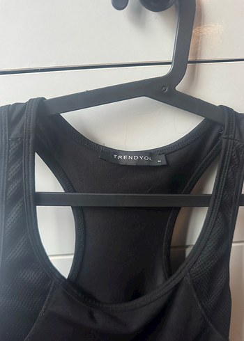 Siyah Yüksek Yakalı Kadın Atlet - Görsel 2