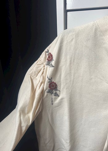 Nakışlı, V Yakalı Kadın Keten Gömlek - Görsel 2