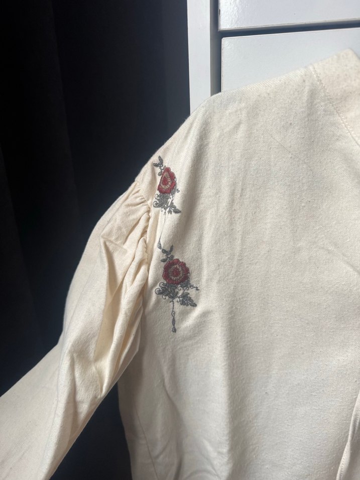 Nakışlı, V Yakalı Kadın Keten Gömlek - Görsel 2