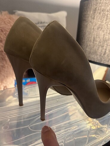39 Beden Krem Süet Stiletto