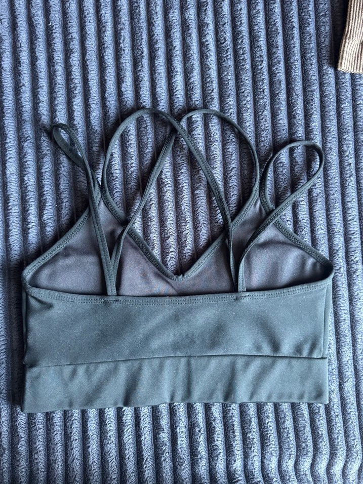 Siyah Spor Sütyeni Çapraz Askılı - Görsel 2