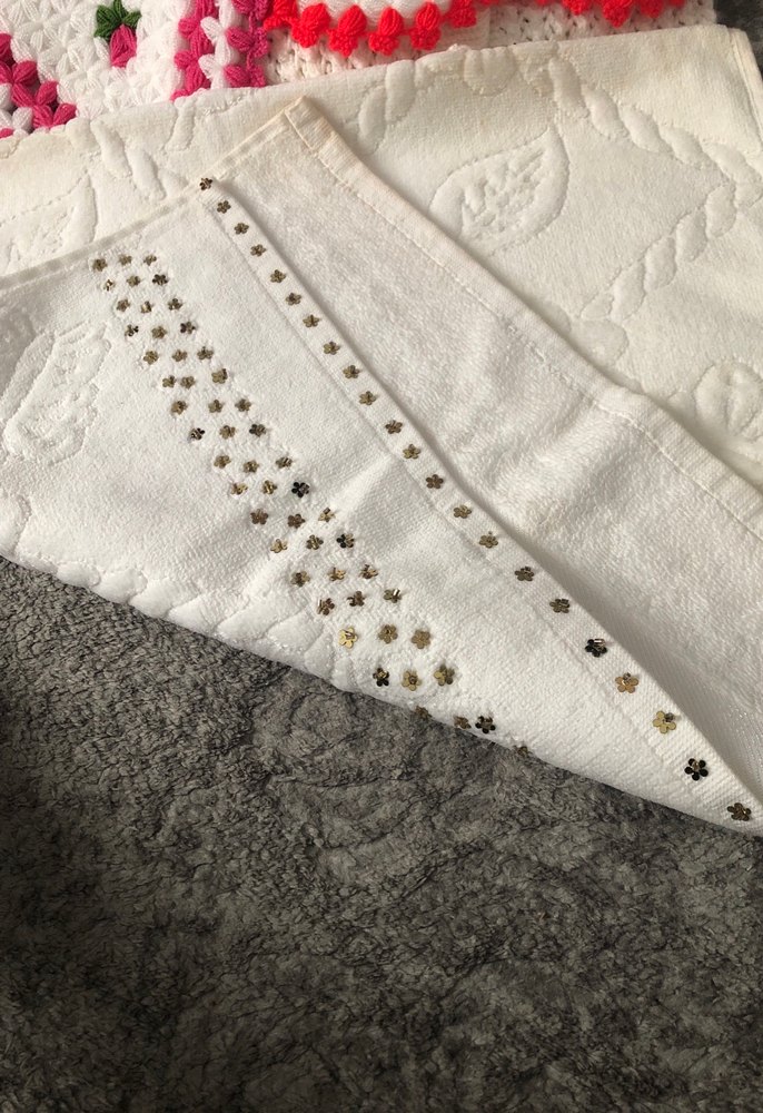 Nakışlı Beyaz Bohem Tarzı Parlak Havlu - Görsel 3