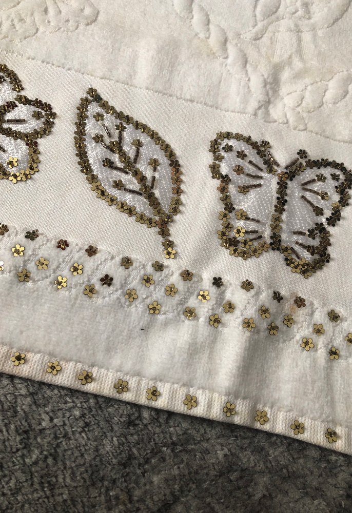 Nakışlı Beyaz Bohem Tarzı Parlak Havlu - Görsel 2