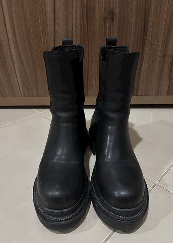 Kadın Siyah Lastik Topuklu Bot - Görsel 2