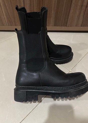 Kadın Siyah Lastik Topuklu Bot - Görsel 4