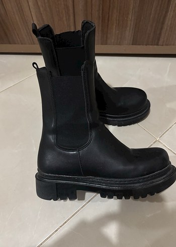 Kadın Siyah Lastik Topuklu Bot - Görsel 3