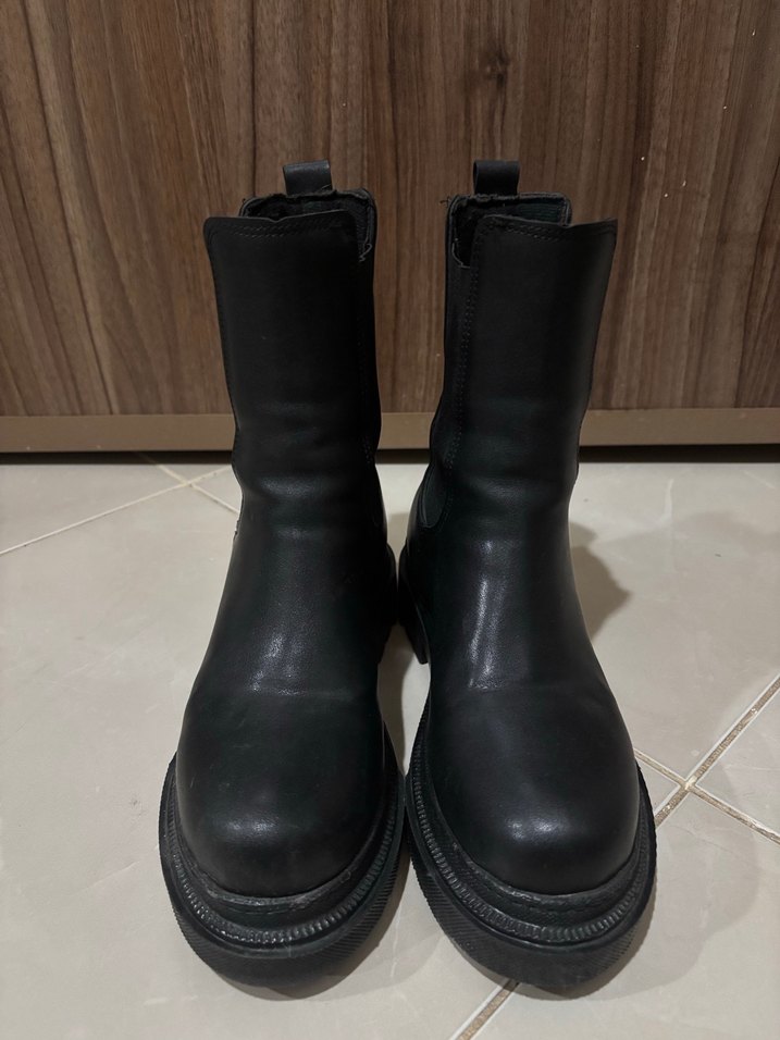 Kadın Siyah Lastik Topuklu Bot - Görsel 2