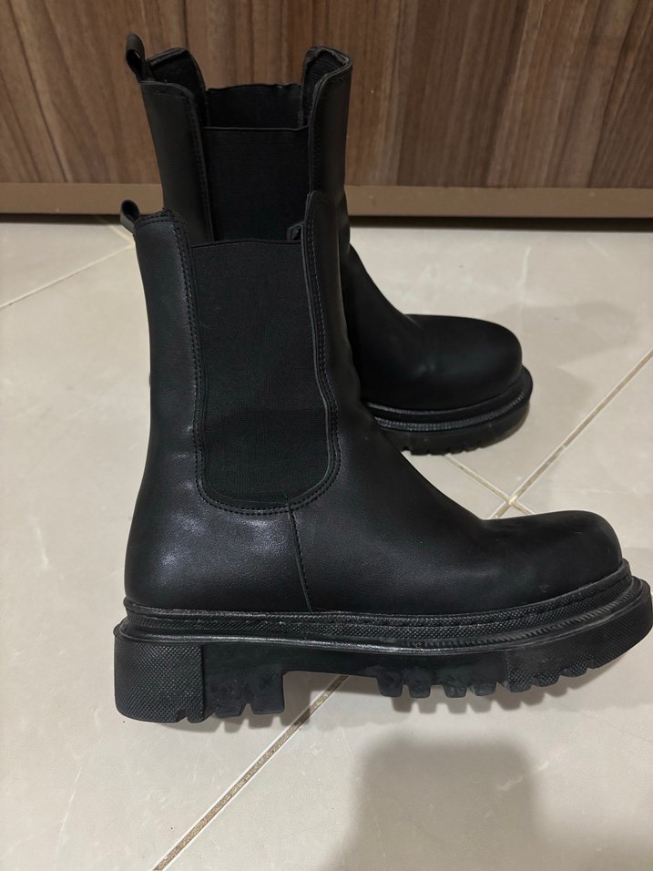 Kadın Siyah Lastik Topuklu Bot - Görsel 4