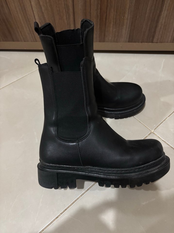 Kadın Siyah Lastik Topuklu Bot - Görsel 3