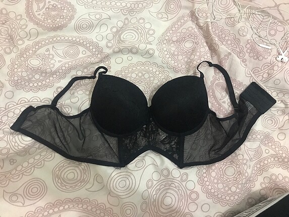 Dolgulu siyah bralet sütyen