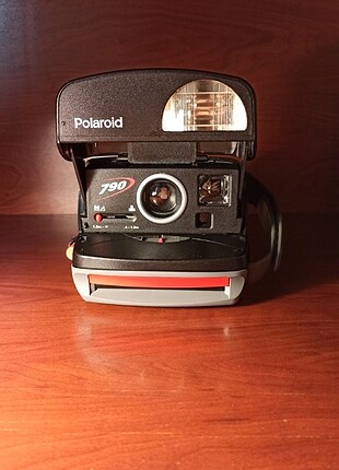 Polaroid 790 fotoğraf makinesi